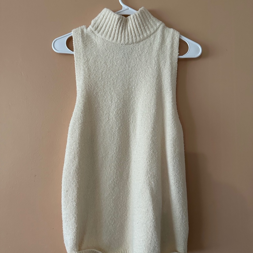Express Ivory White Sleeveless Turtle Neck Sweater